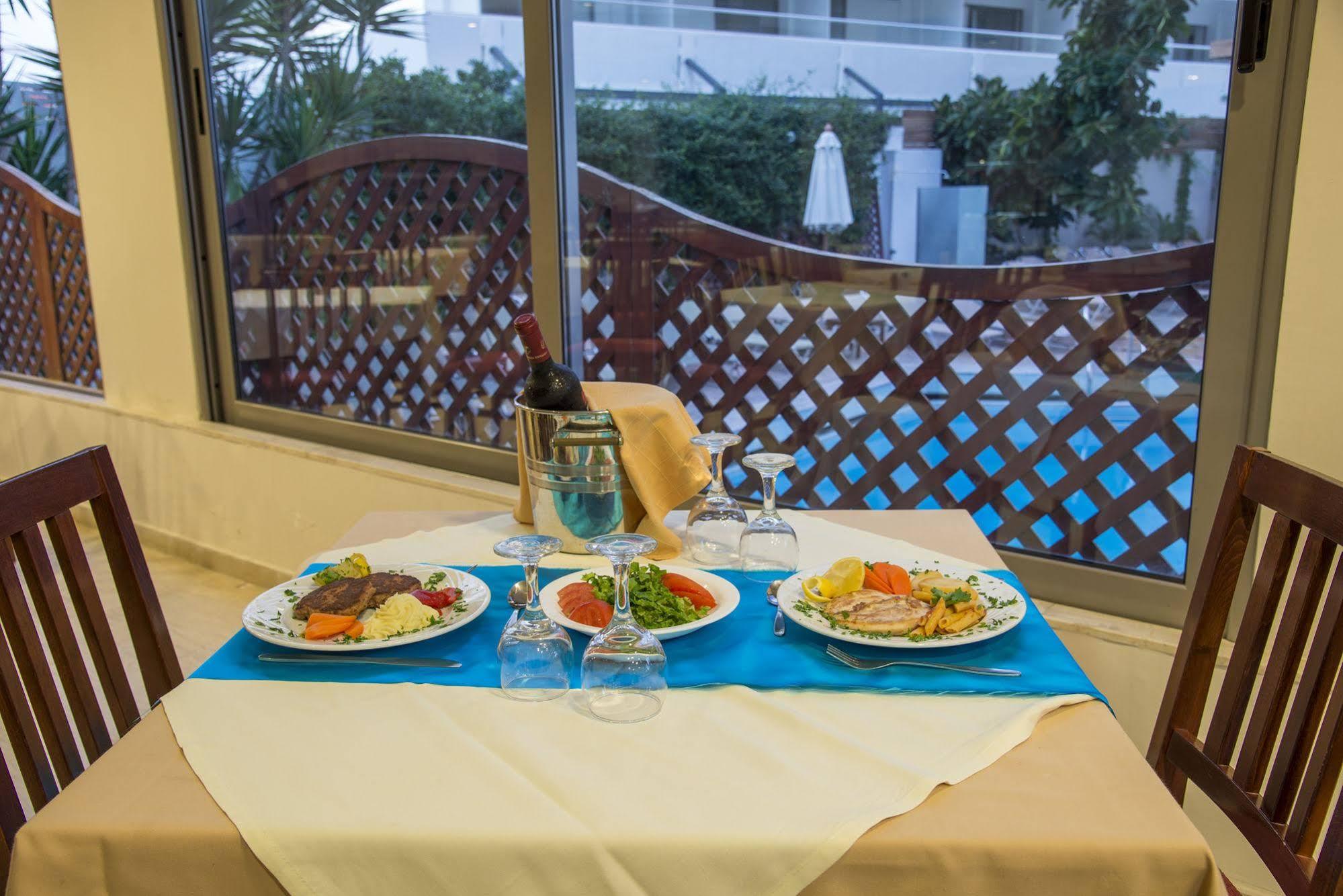 Manousos Hotel 3*